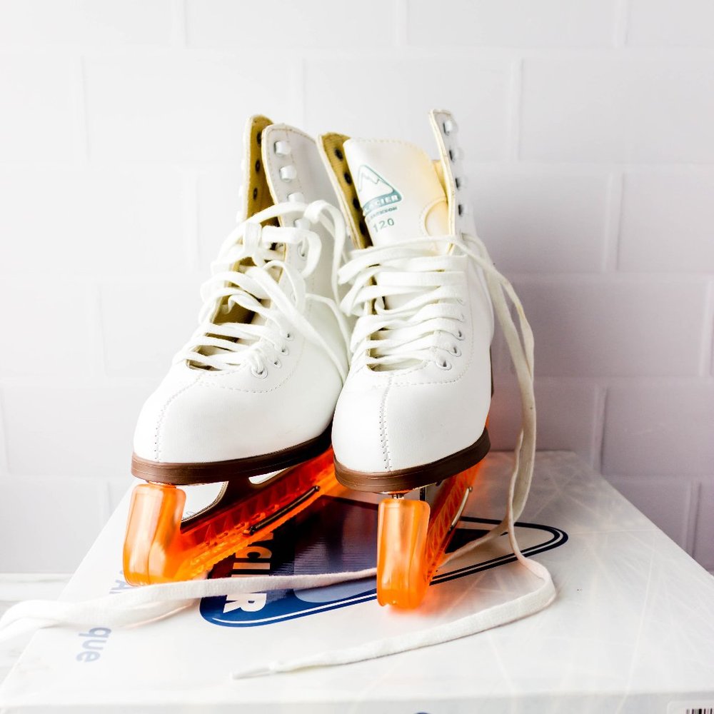 Glacier by Jackson Ice Skates - Ladies size 6 GSUC 120